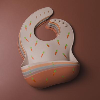 China New Eco-freindly Carrot Silicone Material Baby Bib Silicone Products Waterproof And Dirty-resistant for sale