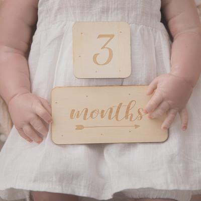 China China Newborn Wooden Milestone Card Custom Record Time Gift Photography Props Wholesale for sale