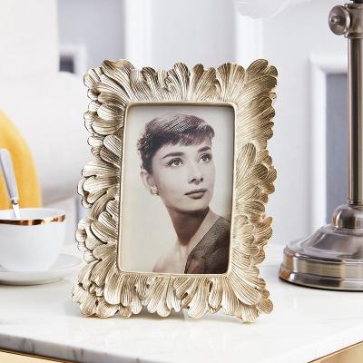 China Hand Made Gold Plated Vintage Picture Collage Picture Photo Frames for sale