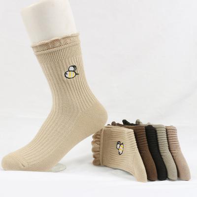 China Hot Selling Cute QUICK DRY Bee Pattern Embroidery Women Socks Embroidery Cotton Knitting Socks for sale