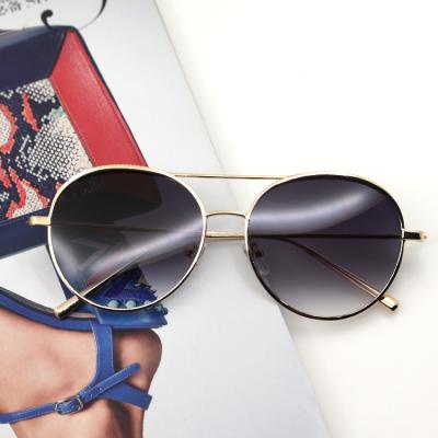 China Trendy Fashion Sunglasses Metal Frame Round PC Lens Women UV400 Protection Stylish Vintage Sun Glasses for sale