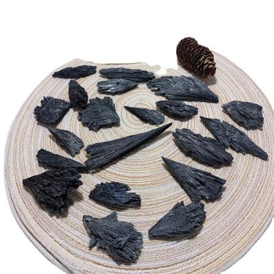 China China Wholesale Natural Gemstone Kyanite Rough Black Healing Crystal Stone for sale