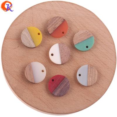 China DIY Jewelry Making Jewelry Accessories Cordial Design 50Pcs 18*18MM Jewelry Accessories DIY Making Round Coin Shape Natural Wood With Resin Hand for sale