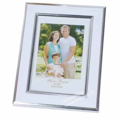 China Wholesale Environmental Friendly Funky White Colored Sharpening Picture Frames 10x15x20x30x40x50x70x100 PVC School Gift Photo Frames Plastic Poster Frame for sale