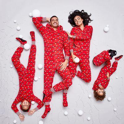 China 2021 Wholesale Designer Breathable Pajamas Jumpsuit Christmas Family Pajamas Sets Long Sleeve Print Christmas Matching Pajamas For Family for sale