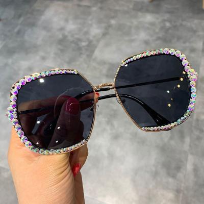 China Sunlight 2021 Luxury Diamond Eyewear Fashion Design Sun Glasses Square Frame Oversized Women Sunglasses for sale