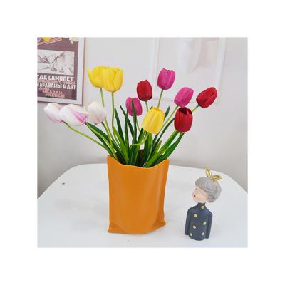 China Fabric China Silk Flower Artificial Bouquet Tulip Artificial Wall Flower Manufacturer for sale