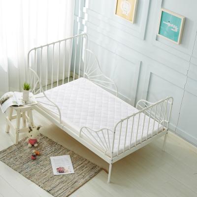 China Anti-bacteria Waterproof Crib Sheet Air Jacquard Mattress Protector Bamboo Quilted Cover for sale