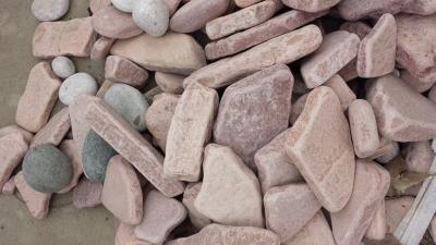 China Pink Sandstone Tumbled Stone Natural Decorative Wall Stone Sandstone Landscaping Floor Stone for sale