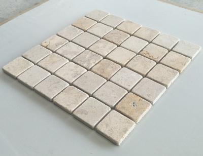 Chine Mosaïque beige de travertin, tuiles de mosaïque en pierre, pierre de mur de mosaïque, tuile de mosaïque de marbre à vendre