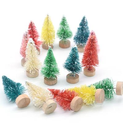 China Small Mini Christmas Tree Gold Green Plastic Pine Sisal Set in New Year Christmas Party Desktop Ornaments for sale