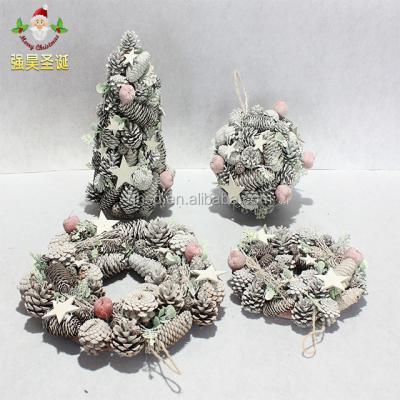 China Handmade Christmas tree of high quality natural environment friendly Christmas mini decorations and natural pine cone Christmas garland for sale