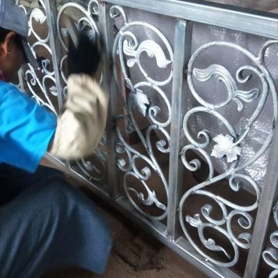 China Art Wrought Iron Railing Designs Easily Gathered/Interior Wrought Iron Stair Railing for Iron Stair Railing for sale