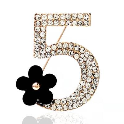 China 2019 New Design Fashion Trendy Custom Number 5 Brooches, Rhinestone CC Brooch Pins for sale