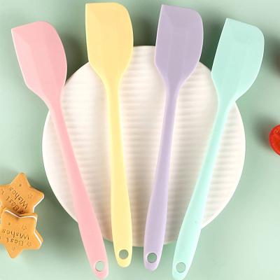 China 21cm 28cm Sustainable Food Grade Silicone Basting Silicone Baking Butter Scraper Grill Pastry Cooking Cake Scream BBQ Spatula for sale