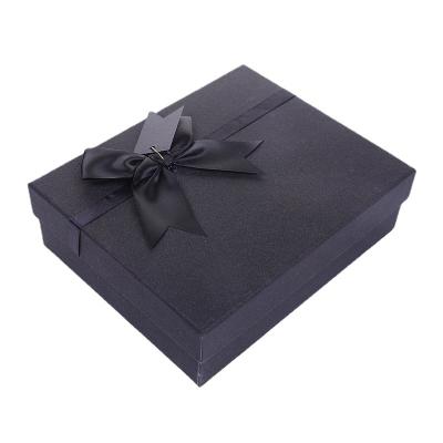 China Recycled Materials Luxury Packaging Boxes Custom Clothing Gift Boxes For Clothing Box for sale