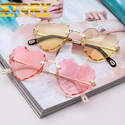 China Fashion heart shape sun glasses women vintage sunglasses STY7198F uv400 reflective stud for sale