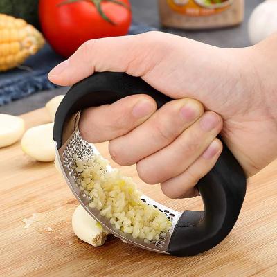 China manual juicer Ginger Garlic Tools Kitchen Accessories Garlic Press Device Kitchen Press 1Pcs Stainless Household Garlic Press HSD150 for sale