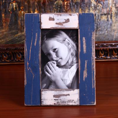 China Single solid wood handmade photo frame retro style frame handicraft home decoration for sale