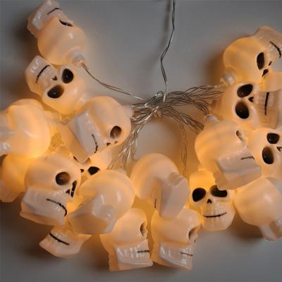 China Warm Lovely Romantic Factory Battery Operated Light Up Scary Small White Skull Head Lamp String Led 3M 20 Halloween Decorative Light String for sale