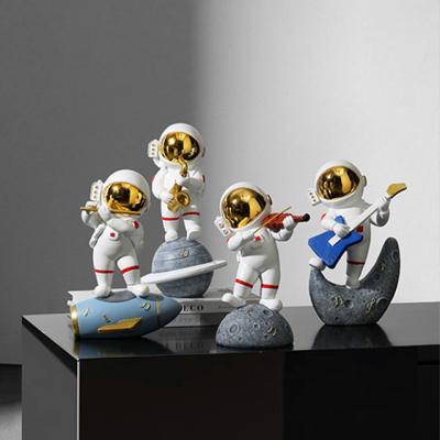 China Creative Home Ornament Resin Astronaut Statues Europe Figurine Decoration Gift Indoor Home Decor Space Ornament for sale