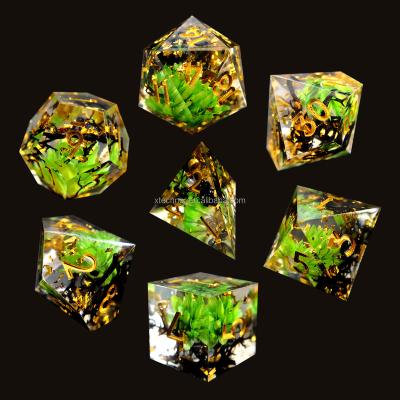 China Spring Green Flowers Style Custom DND Dice Set 7 Piece Resin Set Polyhedral Dice Spring Green Flowers DND Sharp Corners Dungeons and Dragons Set Dice for sale