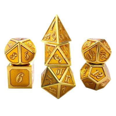 China Fashionable DND Gold Metal Heavy Dies Set 7 Pcs Shiny Metallic Tin Dices With Gift For Collector Board Game Player Dungeons And Dragons for sale