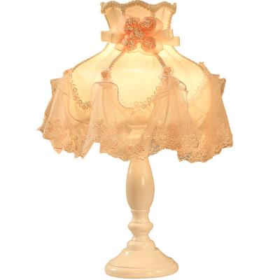 China EUROPEAN white color flower design fabric table lamp near light Europe style bedroom table light near lighting resin body for sale