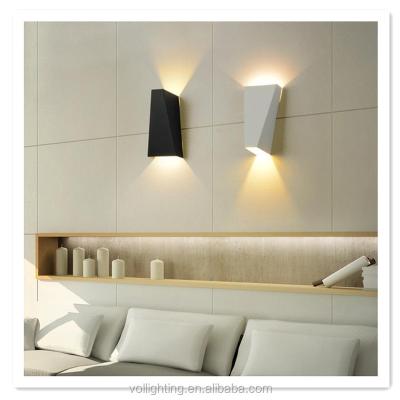 China Nordic Modern Iron Wall Lamp Lamp Led Wall Light Fixture LED Home Hallway Wall Lamp for sale