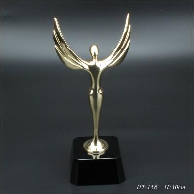 China Hot Fashion Angel Metal Trophy Figurines /Custom Logo Gold Angel Wings Design Oscar Trophy from Europe Hitop for sale