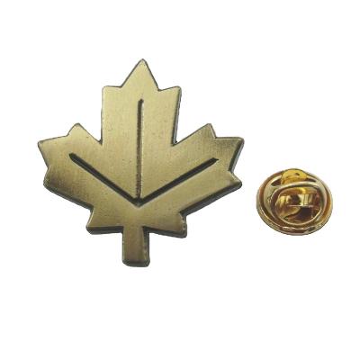 China 2021 Hot Europe Products Maple Leaf Lapel Pin Vintage Hard Enamel Craft Clothing Bag Jewelry Brooch Pin for sale