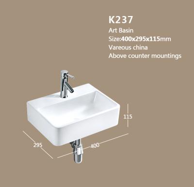 China Sustainable ceramic washbasin in Europe design styles for sale