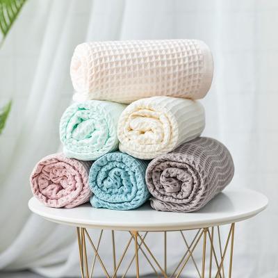 China PORTABLE hot sale waffle blankets made 100% cotton soft feel waffle weave blankets for sale