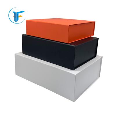 China Handmade Elegant Collapsible Hard Paper Magnetic Closure Gift Box for sale