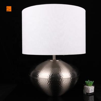 China ALEO Modern Modern Office Home Hotel Queen Decorative Bedroom Lighting Mallear Metal Stria Table Desk Lamp Lighting for sale