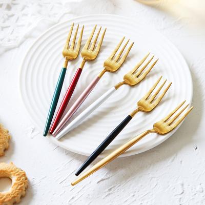 China 304 Stainless Steel Three Prong Fruit Fork Fruit Viable Gold Toothpick Moon Cake Fork Ice Cream Cake Dessert Fork for sale