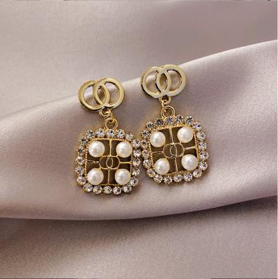 China Cute Ladies Gold Dangle Long Earrings Custom Made Earrings For Women 2021 for sale