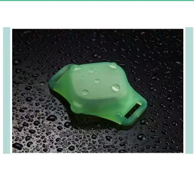 China New Portable Watch Locator Alarm SOS Older Child SOS Locks Wallet Pet Luggage Mini Child GPS Tracker for sale