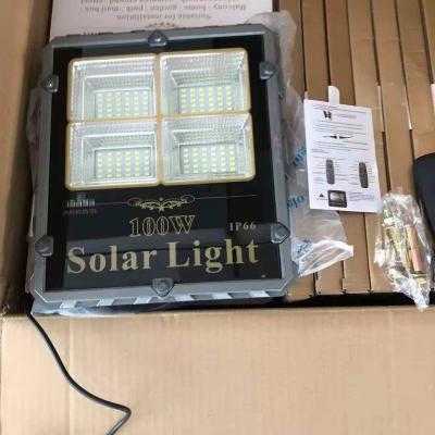 China Solar Garden Flood Light 2 Year Warranty IP65 LED Flood Light 50w 100w 200w 300w 400w Outdoor Smart Solar Farm Light for sale