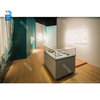 China Museum Quality Display Cases Hot Selling High End Museum Glass Display Case With Light Museum Exhibit Display Cabinet for sale