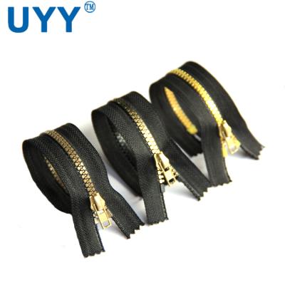 China Hot Selling Nickel Free Plated Gold Teeth 3# Plastic Zipper 	Auto Lock Zipper for sale