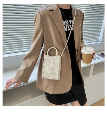 China Lady Women Shoulder Hand Bags for Young Lady Fashion Woven Purses 2022 Luxury PU Girls Leather Handbags for sale