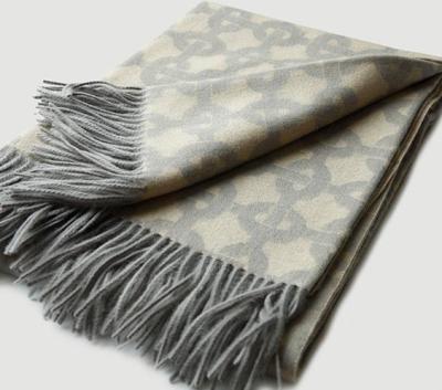 China Wholesale 100% Wearable Lamb Wool Wool Blanket With Good Price Jacquard Blankets for sale