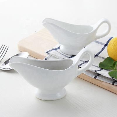 China Viable Wholesale White Ceramic Sauce Boat Ceramic Sauce Jar White Custom Pattern Logo Ceramic Gravy Jar for sale