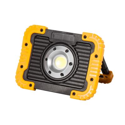 Cina 10W 1000LM High Lumen Rechargeable COB Work Light Portable With Tripod Handle in vendita