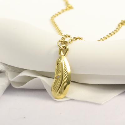 China Vintage 2022 Retro 18k Gold Plated Clavicle Chain Leaf Feather Pendant Necklaces for sale