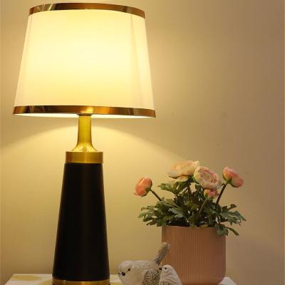 중국 Post-modern decorative desk lamp bedside personality lamp retro bedroom living room creative marble villa Nordic luxury decorative eye protection desk lamp 판매용