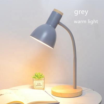 China High Quality Modern Wood Eyecare Table Light Industrial Metal Bedside Light Shade Reading Lamps Iron Desk Light Wood Te koop