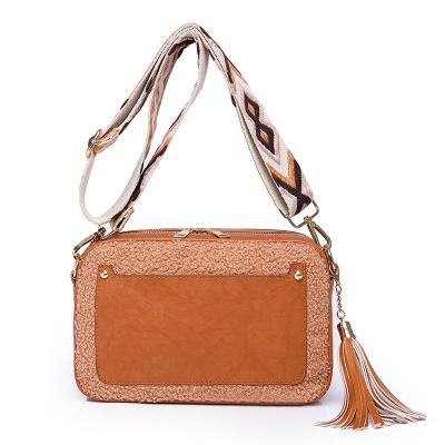 China 2022 Latest Fashion PU Women Shoulder Bags Fashion Leather Sling Bag Cross - Body Ladies Plush Shoulder Bags With Wide Costom Strap for sale