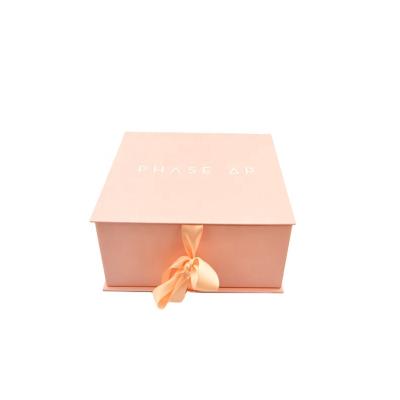 China Recycled Materials Flat Pack Cardboard Paper Box Luxury Ribbon Closures Book Formed Fin Packaging Gift Boxes for sale